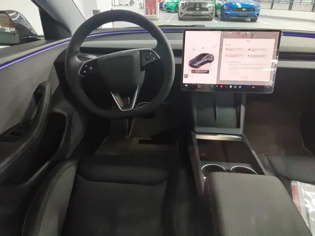 Tesla Model 3 — Фото автомобиля 13