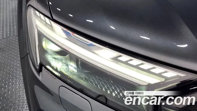 Audi SQ7 — Фото автомобиля 13