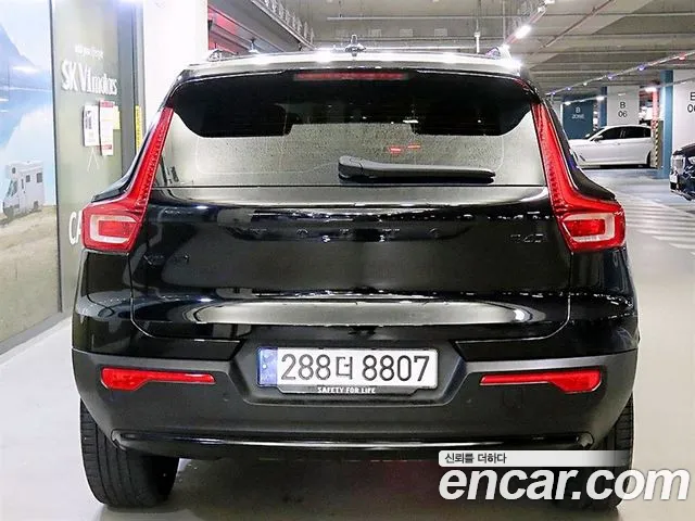 Вольво XC40 — Фото автомобиля 5