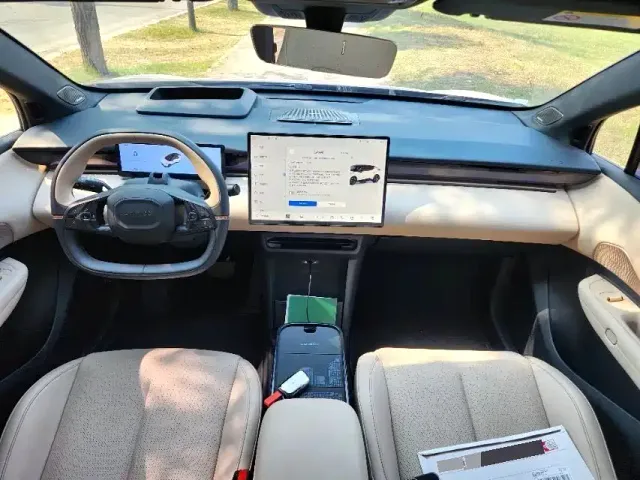 Lynk & Co Z20 — Фото автомобиля 4