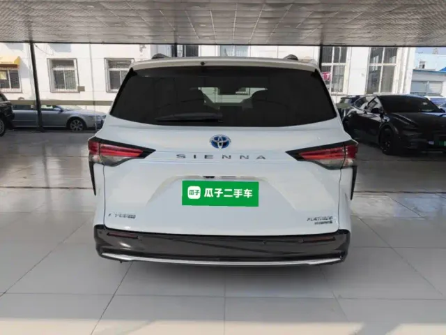 Toyota Sienna — Фото автомобиля 5