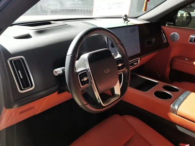 Li Auto L7 — Фото автомобиля 15