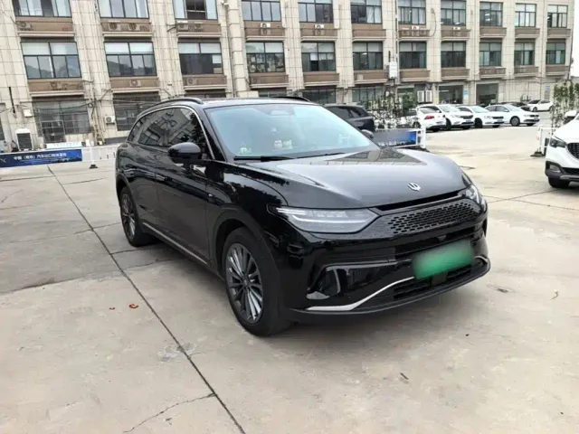 Leapmotor C11 — Фото автомобиля 3