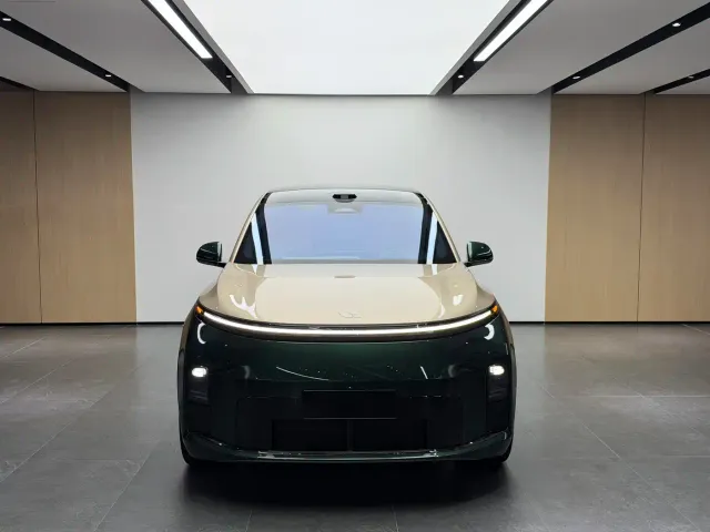 Li Auto L9 — Фото автомобиля 2