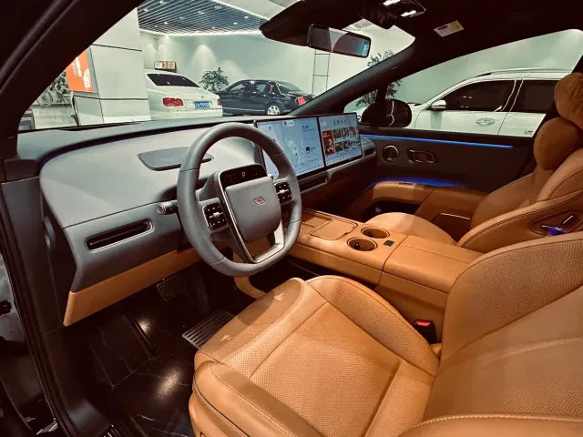 Li Auto i8 — Фото автомобиля 23