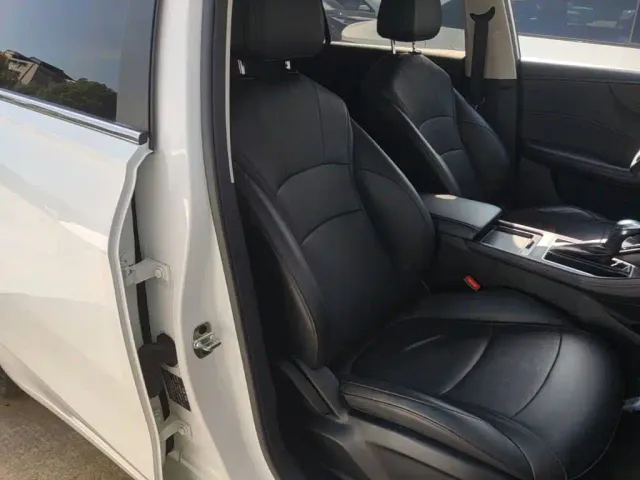 Roewe i5 — Фото автомобиля 24