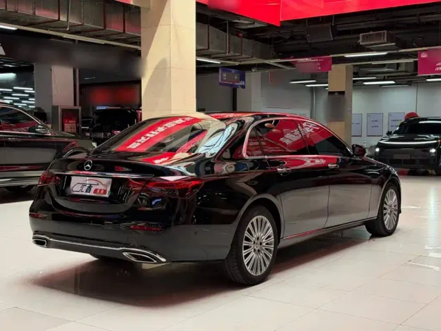 Mercedes-Benz E-Class — Фото автомобиля 24