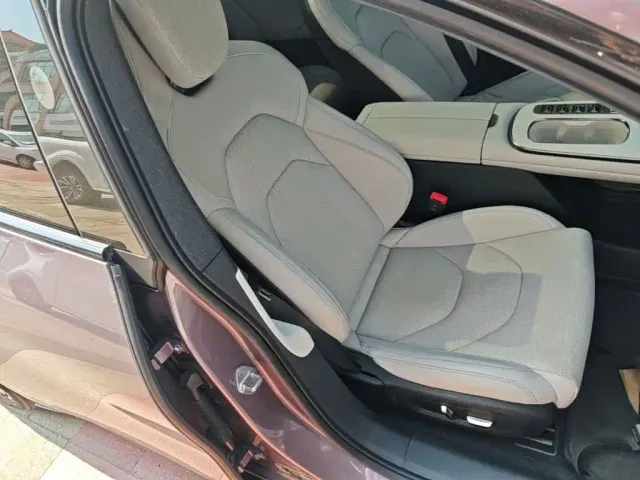 Xiaomi SU7 — Фото автомобиля 24