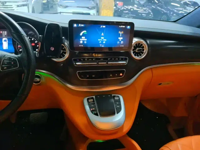 Mercedes-Benz V-Class — Фото автомобиля 12