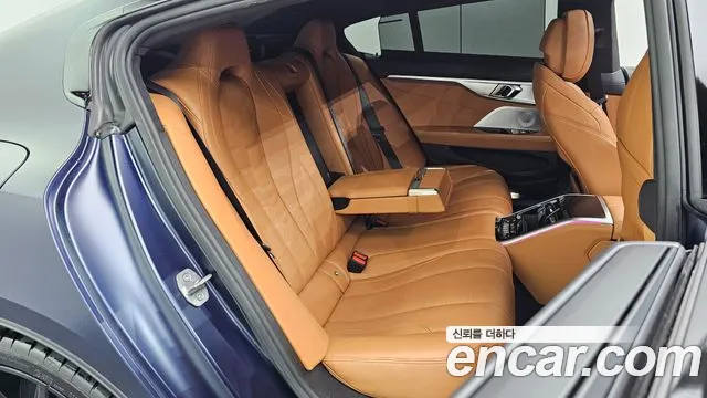 BMW 8-Series — Фото автомобиля 8