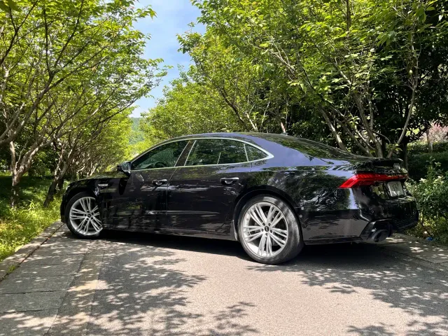 Audi A7L — Фото автомобиля 2