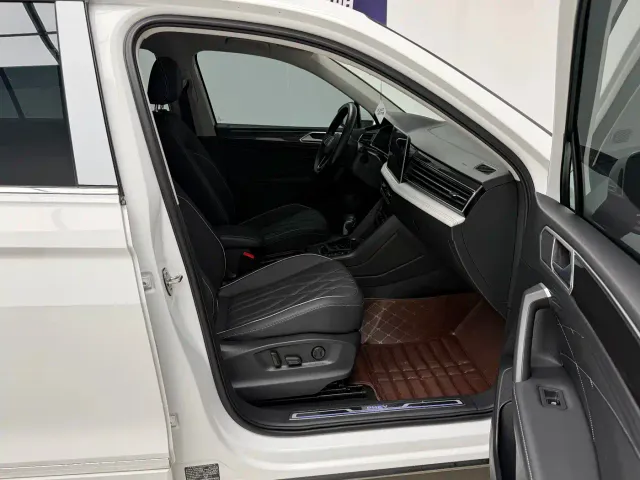 Volkswagen Tiguan L PHEV — Фото автомобиля 17