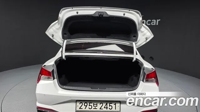 Hyundai AVANTE Avante (CN7) — Фото автомобиля 20