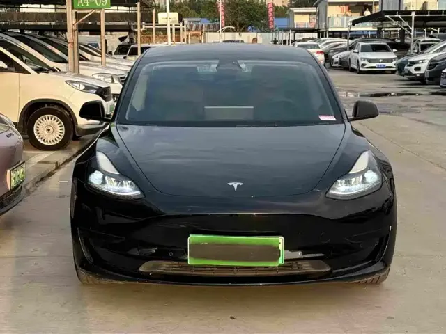 Tesla Model 3 — Фото автомобиля 3