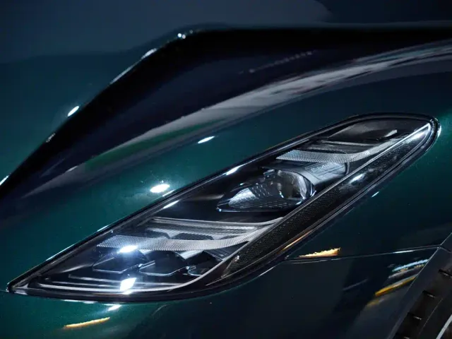 Lotus Emira — Фото автомобиля 7