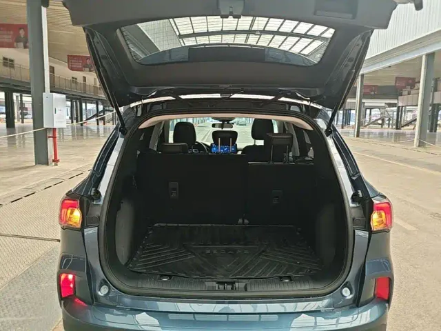Ford Escape — Фото автомобиля 18