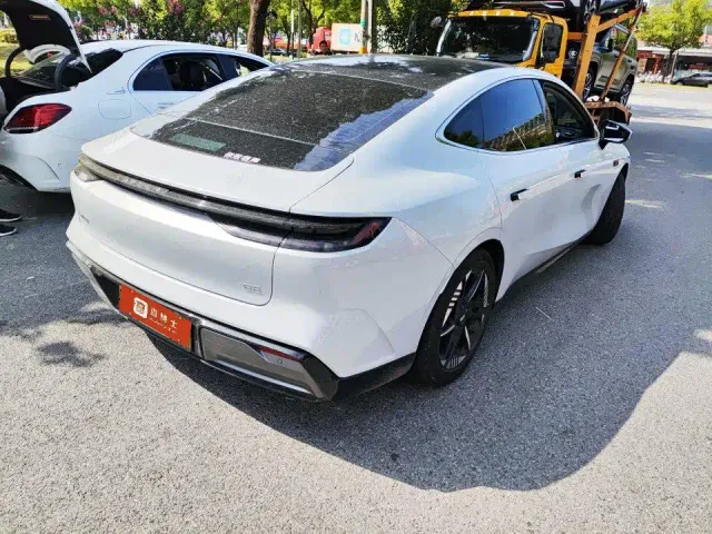 Geely Galaxy E8 — Фото автомобиля 3