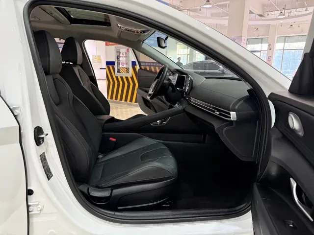 Hyundai Elantra — Фото автомобиля 11