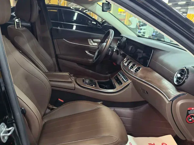 Mercedes-Benz E-Class — Фото автомобиля 6