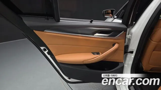 BMW 5 Series G30 — Фото автомобиля 14