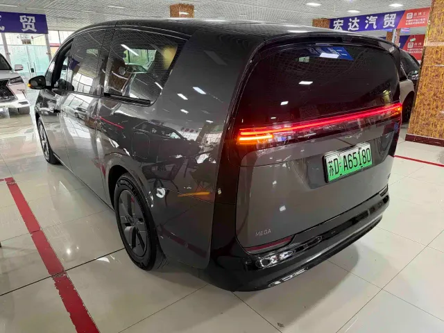 Li Auto MEGA — Фото автомобиля 10