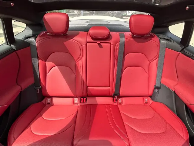 Xiaomi SU7 — Фото автомобиля 15