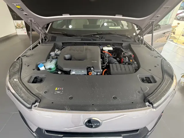 Volvo XC70 Plug-in Hybrid — Фото автомобиля 21