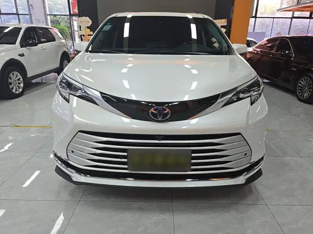 Toyota Sienna — Фото автомобиля 2
