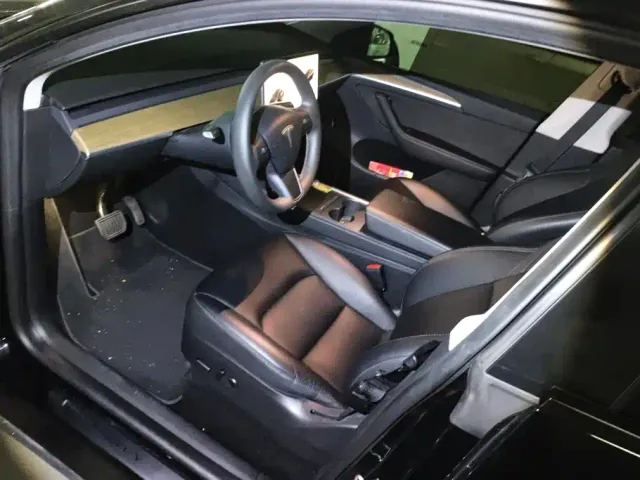 Tesla Model Y — Фото автомобиля 9