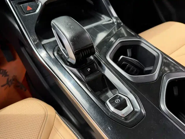 Geely Boyue L — Фото автомобиля 9