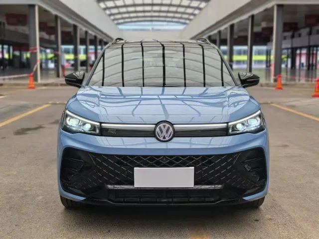 Volkswagen Tiguan L — Фото автомобиля 2