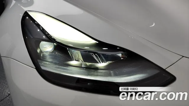 Tesla Model Y — Фото автомобиля 17