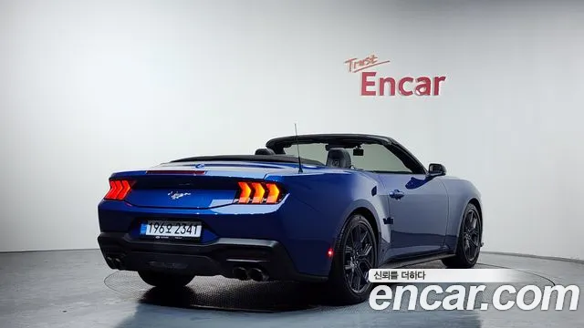 Ford Mustang Mustang 7 поколение 2.3 EcoBoost Premium Кабриолет — Фото автомобиля 2