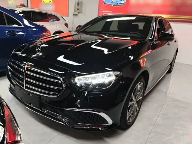 Фотография автомобиля — Mercedes-Benz E-Class