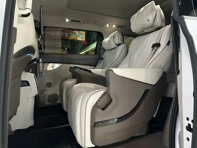 Denza D9 — Фото автомобиля 6