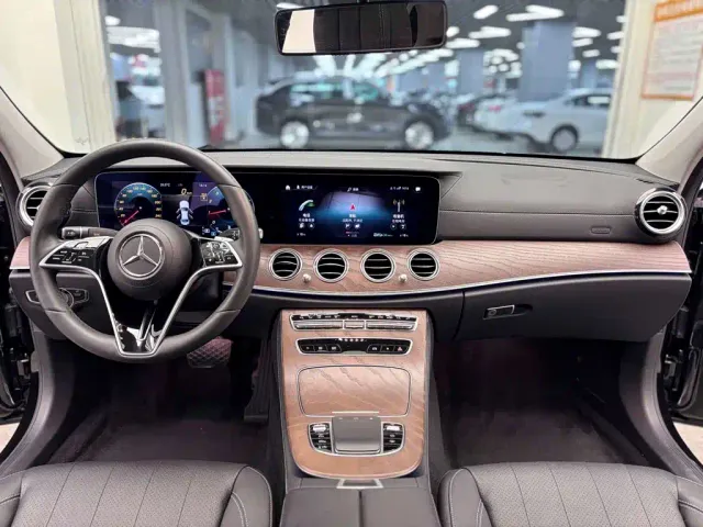 Mercedes-Benz E-Class — Фото автомобиля 10
