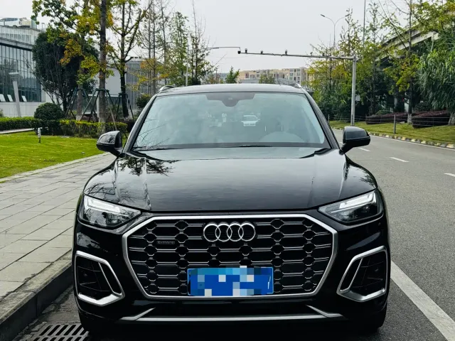 Audi Q5L — Фото автомобиля 2