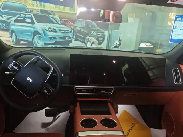 Li Auto L8 — Фото автомобиля 8