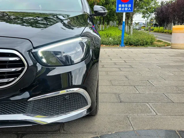 Mercedes-Benz E-Class — Фото автомобиля 7