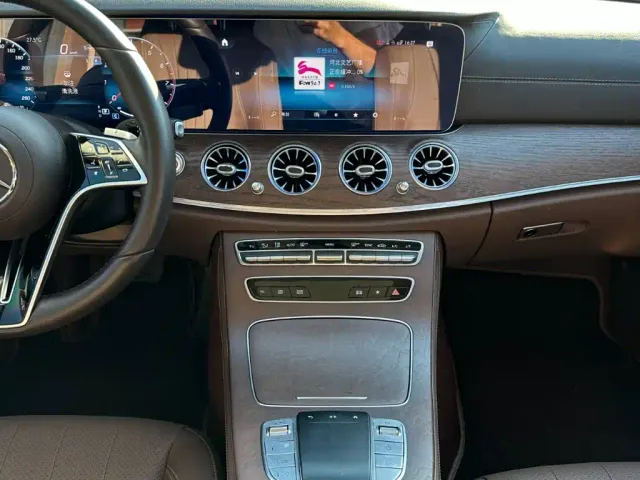 Mercedes-Benz E-Class — Фото автомобиля 20