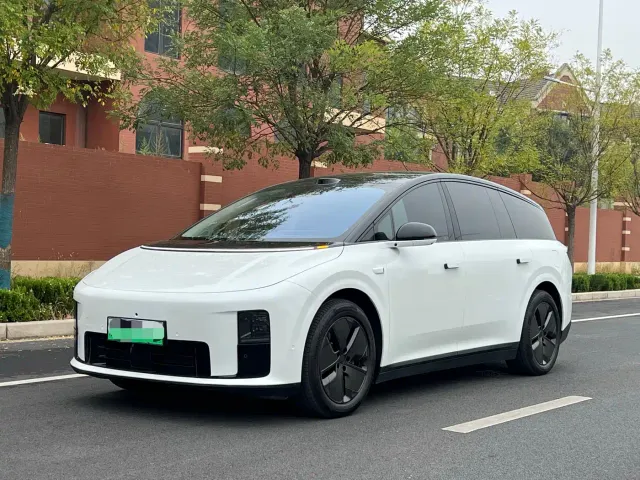 Фотография автомобиля — Li Auto i8