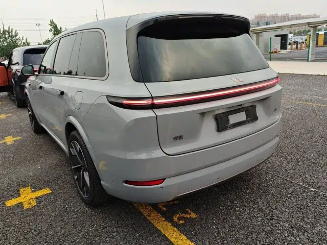 Li Auto L9 — Фото автомобиля 8