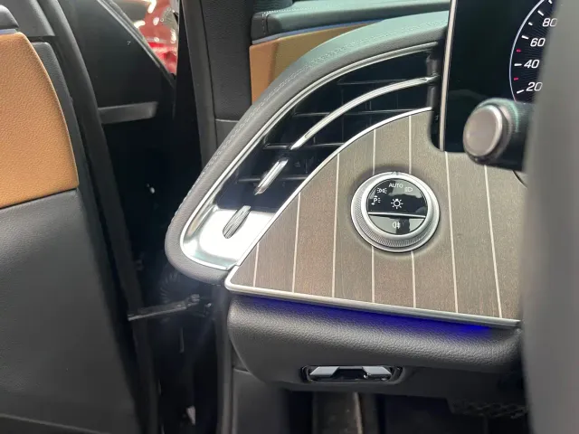 Mercedes-Benz E-Class — Фото автомобиля 20