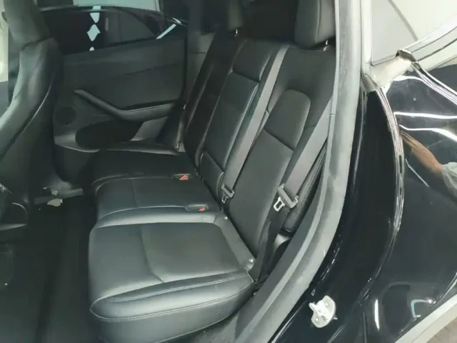 Tesla Model Y — Фото автомобиля 16