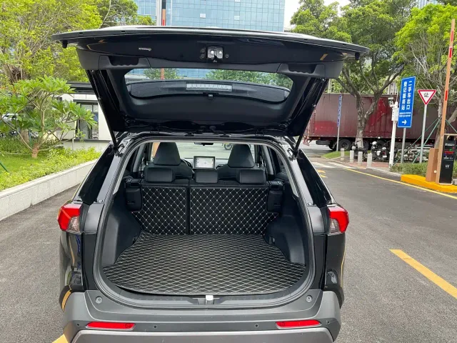 Toyota RAV4 — Фото автомобиля 15