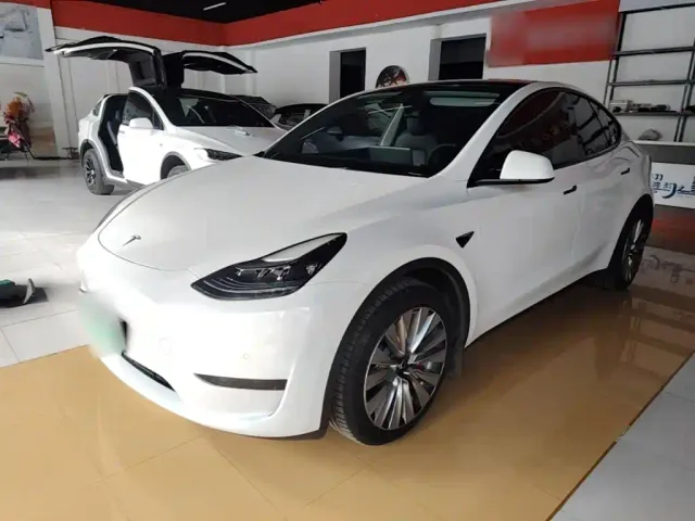 Фотография автомобиля — Tesla Model Y