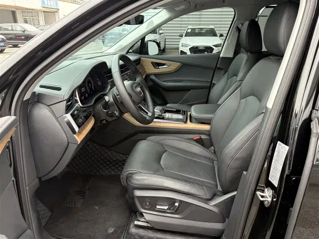 Audi Q7 — Фото автомобиля 6