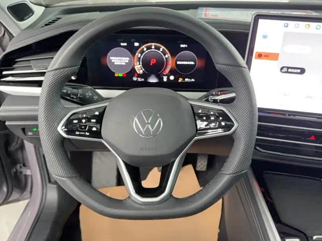 Volkswagen Passat — Фото автомобиля 13
