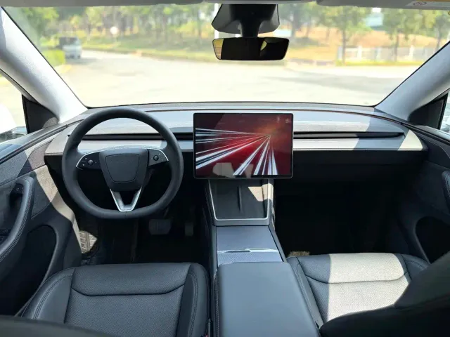 Tesla Model Y — Фото автомобиля 9