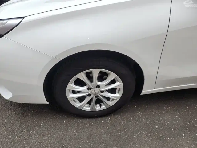 Roewe i5 — Фото автомобиля 22